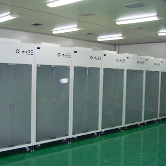 带杀菌型洁净衣柜